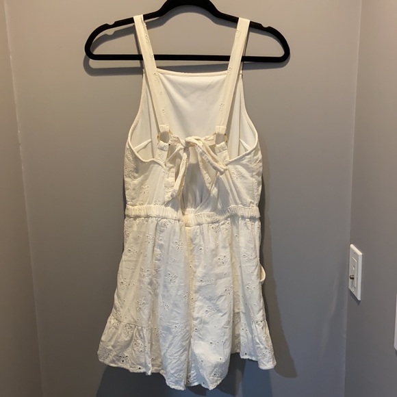 📦 SALE | AEO | Eyelet Open Back Romper - Picture 6 of 7